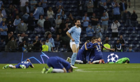 De Bruyne khóc nức nở khi phải rời sân vì chấn thương trong trận chung kết - Ảnh 7. De Bruyne khóc nức nở khi phải rời sân vì chấn thương trong trận chung kết - Ảnh 7.