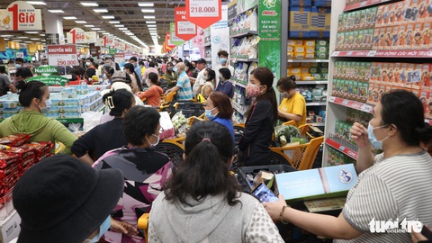 TP.HCM chỉ đạo không để khan hiếm hàng hóa, bình ổn giá trong thời gian giãn cách - Ảnh 1. TP.HCM chỉ đạo không để khan hiếm hàng hóa, bình ổn giá trong thời gian giãn cách - Ảnh 1.