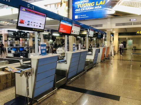 Người dân vội vã mua vé máy bay giờ chót để rời TP.HCM, hãng bay phải tăng chuyến - Ảnh 6. Người dân vội vã mua vé máy bay giờ chót để rời TP.HCM, hãng bay phải tăng chuyến - Ảnh 6.