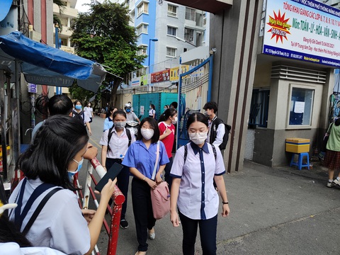 Tuyển sinh lớp 10 Phổ thông năng khiếu: Thi hết môn cuối cùng chiều nay - Ảnh 1. Tuyển sinh lớp 10 Phổ thông năng khiếu: Thi hết môn cuối cùng chiều nay - Ảnh 1.