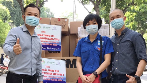 Bác sĩ xuống tóc đã đi vào tâm dịch - Ảnh 1. Bác sĩ xuống tóc đã đi vào tâm dịch - Ảnh 1.