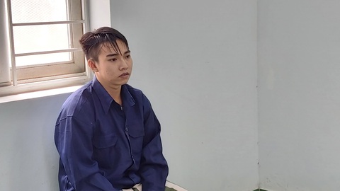Vừa ra tù lại liên tiếp giật dây chuyền của người lớn tuổi - Ảnh 1. Vừa ra tù lại liên tiếp giật dây chuyền của người lớn tuổi - Ảnh 1.