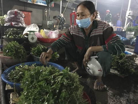 Chợ chồm hổm lúc 0 giờ - Ảnh 3. Chợ chồm hổm lúc 0 giờ - Ảnh 3.