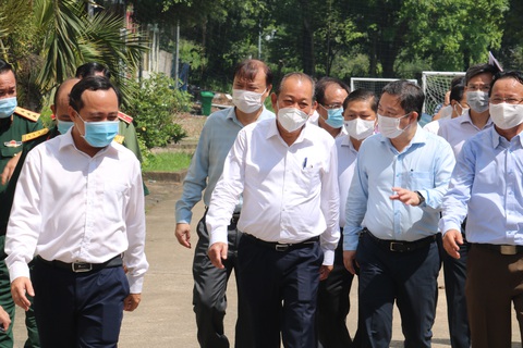 Phó thủ tướng Trương Hòa Bình kiểm tra công tác chống dịch COVID-19 tại TP.HCM - Ảnh 1. Phó thủ tướng Trương Hòa Bình kiểm tra công tác chống dịch COVID-19 tại TP.HCM - Ảnh 1.
