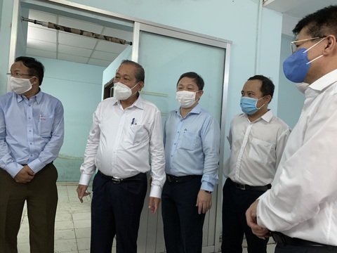 Phó thủ tướng Trương Hòa Bình kiểm tra công tác chống dịch COVID-19 tại TP.HCM - Ảnh 4. Phó thủ tướng Trương Hòa Bình kiểm tra công tác chống dịch COVID-19 tại TP.HCM - Ảnh 4.