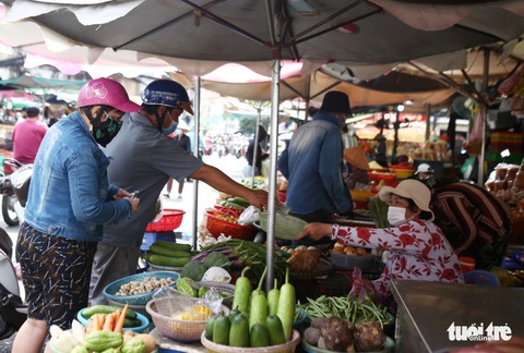Quận Gò Vấp trong sáng ngày đầu giãn cách xã hội - Ảnh 9. Quận Gò Vấp trong sáng ngày đầu giãn cách xã hội - Ảnh 9.