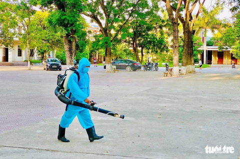 Nghệ An, Hà Tĩnh khử khuẩn toàn bộ trường thi vào lớp 10 - Ảnh 1. Nghệ An, Hà Tĩnh khử khuẩn toàn bộ trường thi vào lớp 10 - Ảnh 1.