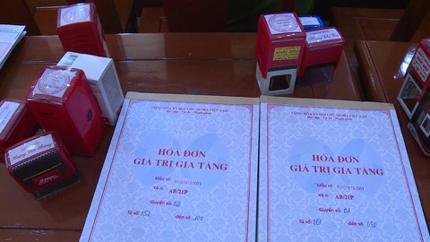 Bắt nhóm người lập công ty ma mua bán hóa đơn hàng trăm tỉ đồng - Ảnh 3. Bắt nhóm người lập công ty ma mua bán hóa đơn hàng trăm tỉ đồng - Ảnh 3.