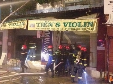 Cứu 4 người thoát khỏi đám cháy sau khi TP.HCM giãn cách xã hội - Ảnh 3. Cứu 4 người thoát khỏi đám cháy sau khi TP.HCM giãn cách xã hội - Ảnh 3.