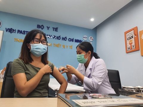 Lô vắc xin AstraZeneca 288.000 liều đã về đến TP.HCM - Ảnh 1. Lô vắc xin AstraZeneca 288.000 liều đã về đến TP.HCM - Ảnh 1.