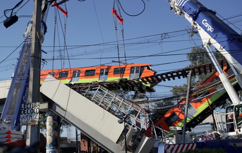 Tổng thống Mexico: Nhanh chóng điều tra vụ gãy cầu vượt metro, không được giấu giếm - Ảnh 1. Tổng thống Mexico: Nhanh chóng điều tra vụ gãy cầu vượt metro, không được giấu giếm - Ảnh 1.