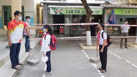 3-5, da nang - don hoc sinh sau nhung ngay nghi le, truong hoc siet chat 1(read-only) 3-5, da nang - don hoc sinh sau nhung ngay nghi le, truong hoc siet chat 1(read-only)