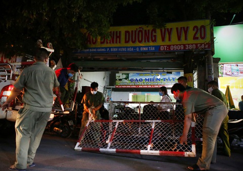 Công an TP.HCM bắt 2 người tổ chức cho 11 người nước ngoài nhập cảnh trái phép - Ảnh 1. Công an TP.HCM bắt 2 người tổ chức cho 11 người nước ngoài nhập cảnh trái phép - Ảnh 1.