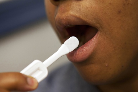 Giá dụng cụ tự xét nghiệm HIV/AIDS sẽ giảm một nửa tại các nước nghèo - Ảnh 1. Giá dụng cụ tự xét nghiệm HIV/AIDS sẽ giảm một nửa tại các nước nghèo - Ảnh 1.