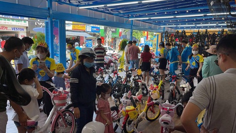 Doanh thu Thế Giới Di Động tăng 200%, đạt gần 1.900 tỉ chỉ trong 5 ngày nghỉ lễ - Ảnh 2. Doanh thu Thế Giới Di Động tăng 200%, đạt gần 1.900 tỉ chỉ trong 5 ngày nghỉ lễ - Ảnh 2.