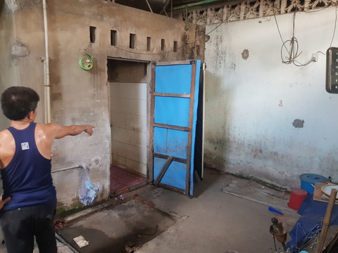 Thực hư chuyện bé trai bị cha bạo hành ép đi bán vé số ở Hóc Môn - Ảnh 1. Thực hư chuyện bé trai bị cha bạo hành ép đi bán vé số ở Hóc Môn - Ảnh 1.