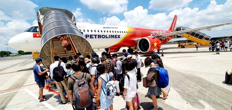 Vietjet báo lãi nhờ đầu tư dự án và dịch vụ hàng không - Ảnh 1. Vietjet báo lãi nhờ đầu tư dự án và dịch vụ hàng không - Ảnh 1.