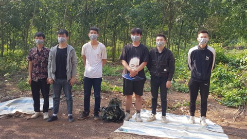 Biên phòng Bình Phước lại bắt nhóm người Trung Quốc đang vượt biên sang Campuchia - Ảnh 1. Biên phòng Bình Phước lại bắt nhóm người Trung Quốc đang vượt biên sang Campuchia - Ảnh 1.
