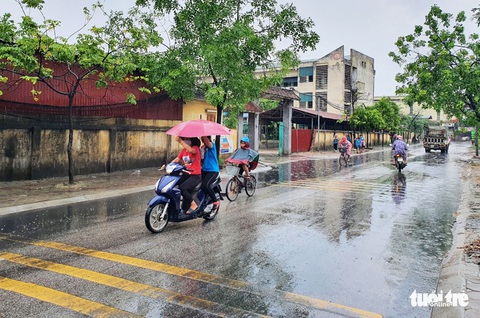 1.400 học sinh Bắc Ninh trở lại trường sau sự cố nước thải nhà máy giấy - Ảnh 4. 1.400 học sinh Bắc Ninh trở lại trường sau sự cố nước thải nhà máy giấy - Ảnh 4.