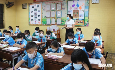 1.400 học sinh Bắc Ninh trở lại trường sau sự cố nước thải nhà máy giấy - Ảnh 1. 1.400 học sinh Bắc Ninh trở lại trường sau sự cố nước thải nhà máy giấy - Ảnh 1.
