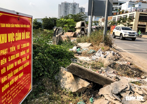 Đường Sài Gòn đâu phải bãi rác, rác ở đâu cứ mọc ra đống đống? - Ảnh 3. Đường Sài Gòn đâu phải bãi rác, rác ở đâu cứ mọc ra đống đống? - Ảnh 3.