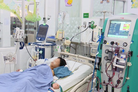 6 trẻ chung gia đình nhập viện sau khi ăn chung nhiều món, 1 trẻ tử vong - Ảnh 1. 6 trẻ chung gia đình nhập viện sau khi ăn chung nhiều món, 1 trẻ tử vong - Ảnh 1.