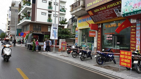 Hạ Long phong tỏa một số khu vực, cấp tốc truy vết liên quan ca mắc COVID-19 - Ảnh 1. Hạ Long phong tỏa một số khu vực, cấp tốc truy vết liên quan ca mắc COVID-19 - Ảnh 1.
