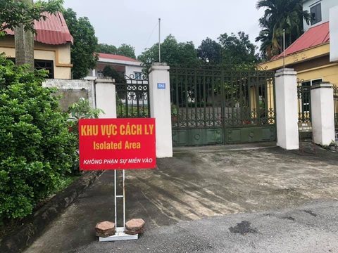 7 người cách ly tại nhà vẫn tung tăng đi chợ, xem bóng chuyền - Ảnh 1. 7 người cách ly tại nhà vẫn tung tăng đi chợ, xem bóng chuyền - Ảnh 1.