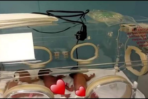 Tưởng sinh 7, bác sĩ mất hồn vì sản phụ 25 tuổi cho ra một lúc 4 trai 5 gái - Ảnh 1. Tưởng sinh 7, bác sĩ mất hồn vì sản phụ 25 tuổi cho ra một lúc 4 trai 5 gái - Ảnh 1.