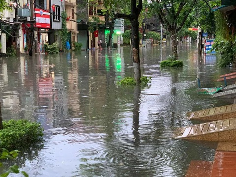 Miền Bắc mưa lớn, TP Thái Nguyên, Bắc Giang ngập gần nửa mét - Ảnh 2. Miền Bắc mưa lớn, TP Thái Nguyên, Bắc Giang ngập gần nửa mét - Ảnh 2.