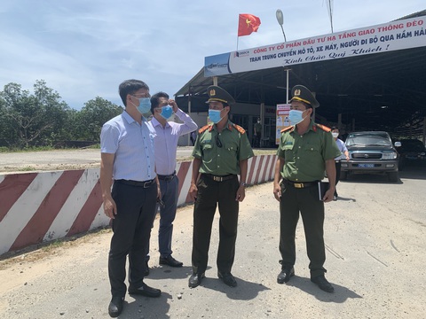 Huế lập trạm giám sát ngăn COVID-19 từ các tỉnh phía nam đèo Hải Vân - Ảnh 1. Huế lập trạm giám sát ngăn COVID-19 từ các tỉnh phía nam đèo Hải Vân - Ảnh 1.