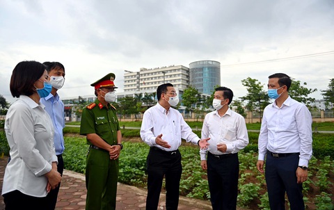 Giải cứu ngay bệnh viện tuyến đầu - Ảnh 2. Giải cứu ngay bệnh viện tuyến đầu - Ảnh 2.