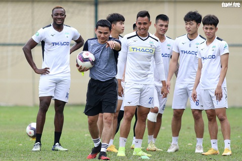 HLV Kiatisak: Chú trọng vào nội lực của Hoàng Anh Gia Lai là đủ - Ảnh 2. HLV Kiatisak: Chú trọng vào nội lực của Hoàng Anh Gia Lai là đủ - Ảnh 2.