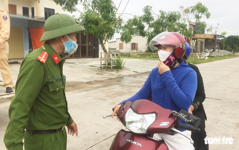 Hà Tĩnh phong tỏa hai thôn hơn 1.800 người sau 2 ca tái dương tính - Ảnh 2. Hà Tĩnh phong tỏa hai thôn hơn 1.800 người sau 2 ca tái dương tính - Ảnh 2.