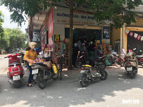 Thái Bình khẩn cấp phong tỏa nhiều khu vực để dập dịch COVID-19 - Ảnh 4. Thái Bình khẩn cấp phong tỏa nhiều khu vực để dập dịch COVID-19 - Ảnh 4.
