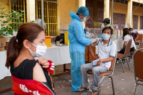 Campuchia: Cả nước thêm 650 ca COVID-19, Phnom Penh dỡ phong tỏa trong lo lắng - Ảnh 4. Campuchia: Cả nước thêm 650 ca COVID-19, Phnom Penh dỡ phong tỏa trong lo lắng - Ảnh 4.