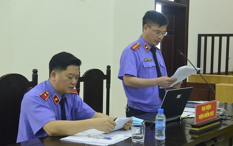 Bùi Quang Huy điều hành đường dây buôn lậu hơn 2.900 tỉ đồng trong thời gian dài - Ảnh 1. Bùi Quang Huy điều hành đường dây buôn lậu hơn 2.900 tỉ đồng trong thời gian dài - Ảnh 1.