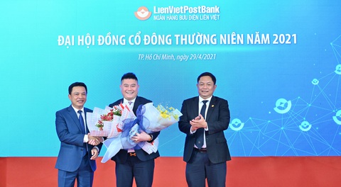 Ông Nguyễn Đức Thụy được bầu làm phó chủ tịch HĐQT LienVietPostBank ngay trong cuộc họp đầu tiên - Ảnh 1. Ông Nguyễn Đức Thụy được bầu làm phó chủ tịch HĐQT LienVietPostBank ngay trong cuộc họp đầu tiên - Ảnh 1.