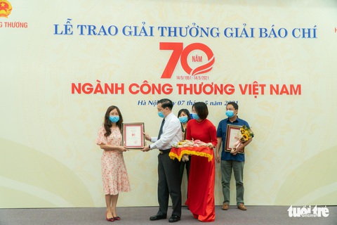 Cơ hội cuối cùng cho công nghiệp ôtô Việt Nam? đoạt giải A giải báo chí 70 năm ngành công thương - Ảnh 1. Cơ hội cuối cùng cho công nghiệp ôtô Việt Nam? đoạt giải A giải báo chí 70 năm ngành công thương - Ảnh 1.