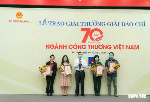 Cơ hội cuối cùng cho công nghiệp ôtô Việt Nam? đoạt giải A giải báo chí 70 năm ngành công thương - Ảnh 2. Cơ hội cuối cùng cho công nghiệp ôtô Việt Nam? đoạt giải A giải báo chí 70 năm ngành công thương - Ảnh 2.