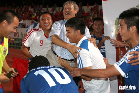 Những hình ảnh cố HLV Lê Thụy Hải với 3 chức vô địch V-League cùng B.Bình Dương - Ảnh 11. Những hình ảnh cố HLV Lê Thụy Hải với 3 chức vô địch V-League cùng B.Bình Dương - Ảnh 11.