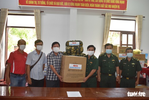 Báo Tuổi Trẻ tặng quà phòng chống dịch COVID-19 cho Biên phòng An Giang - Ảnh 2. Báo Tuổi Trẻ tặng quà phòng chống dịch COVID-19 cho Biên phòng An Giang - Ảnh 2.