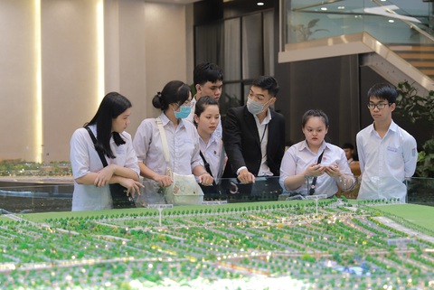 Hơn 120 sinh viên Nova College thực tập hưởng lương tại Novagroup - Ảnh 2. Hơn 120 sinh viên Nova College thực tập hưởng lương tại Novagroup - Ảnh 2.