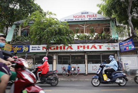 TP.HCM đóng cửa một quán ăn ở quận 11, cách ly 14 người - Ảnh 1. TP.HCM đóng cửa một quán ăn ở quận 11, cách ly 14 người - Ảnh 1.