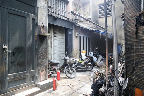 Lãnh đạo TP.HCM hỗ trợ gia đình nạn nhân vụ cháy 8 người chết - Ảnh 6. Lãnh đạo TP.HCM hỗ trợ gia đình nạn nhân vụ cháy 8 người chết - Ảnh 6.