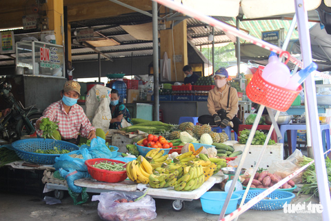 Trước giờ tem phiếu, chợ Đà Nẵng vẫn vắng vì năm ngoái ăn đồ tủ lạnh ớn rồi - Ảnh 2. Trước giờ tem phiếu, chợ Đà Nẵng vẫn vắng vì năm ngoái ăn đồ tủ lạnh ớn rồi - Ảnh 2.