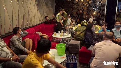 Phát hiện công an, 24 khách hát karaoke T3 tháo chạy cửa sau - Ảnh 1. Phát hiện công an, 24 khách hát karaoke T3 tháo chạy cửa sau - Ảnh 1.