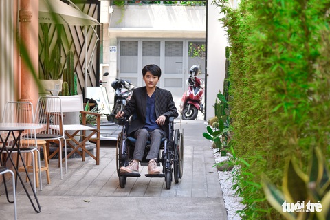 Niềm đam mê nhiếp ảnh trên chiếc xe lăn - Ảnh 2. Niềm đam mê nhiếp ảnh trên chiếc xe lăn - Ảnh 2.