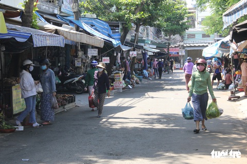 Chợ Đà Nẵng thưa vắng khách trong ngày đầu thu phiếu đi chợ - Ảnh 11. Chợ Đà Nẵng thưa vắng khách trong ngày đầu thu phiếu đi chợ - Ảnh 11.
