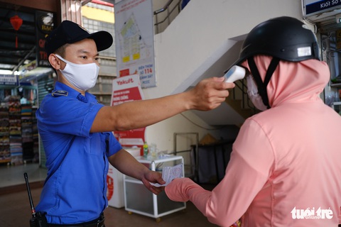 Chợ Đà Nẵng thưa vắng khách trong ngày đầu thu phiếu đi chợ - Ảnh 5. Chợ Đà Nẵng thưa vắng khách trong ngày đầu thu phiếu đi chợ - Ảnh 5.